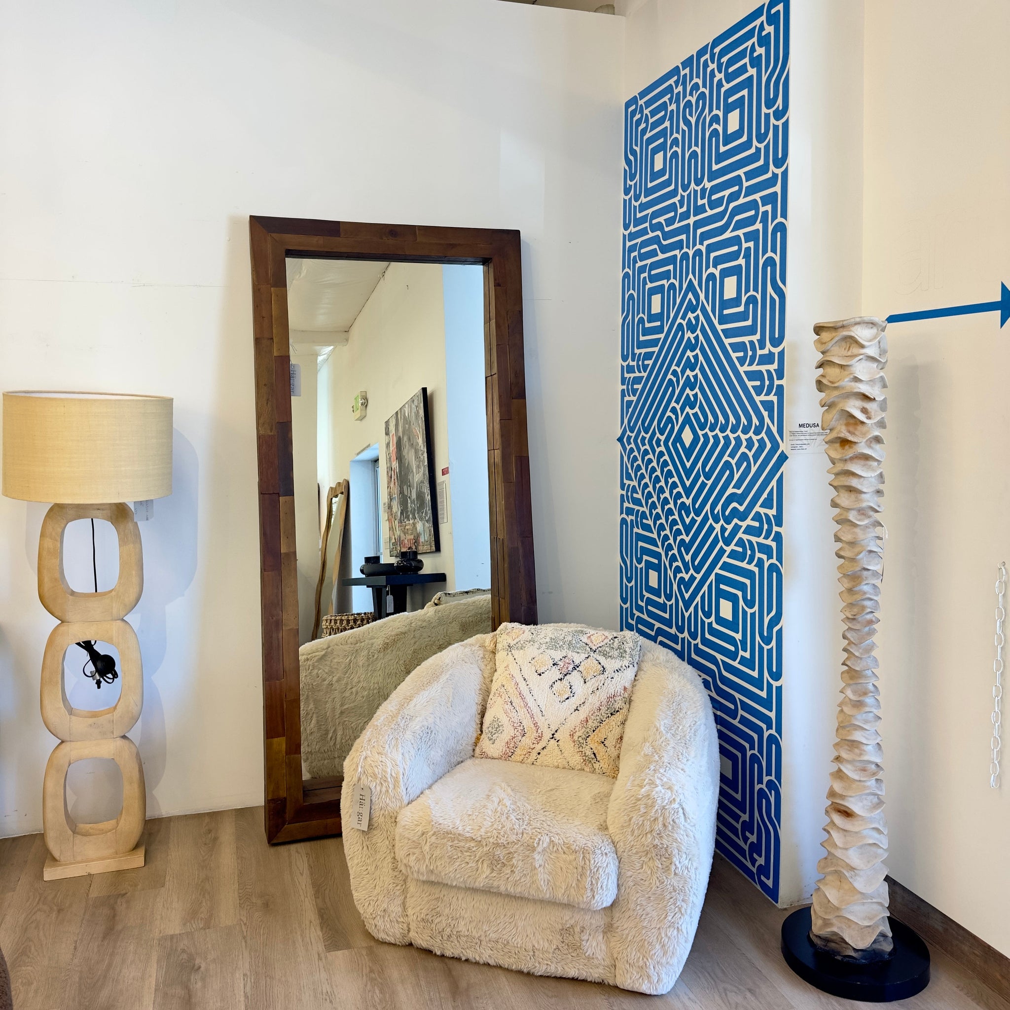 Floor mirror (6503), Occasional Chair (39011-crem), Floor Lamp (63017-nabr), Sculpture (LM8601), Original Art