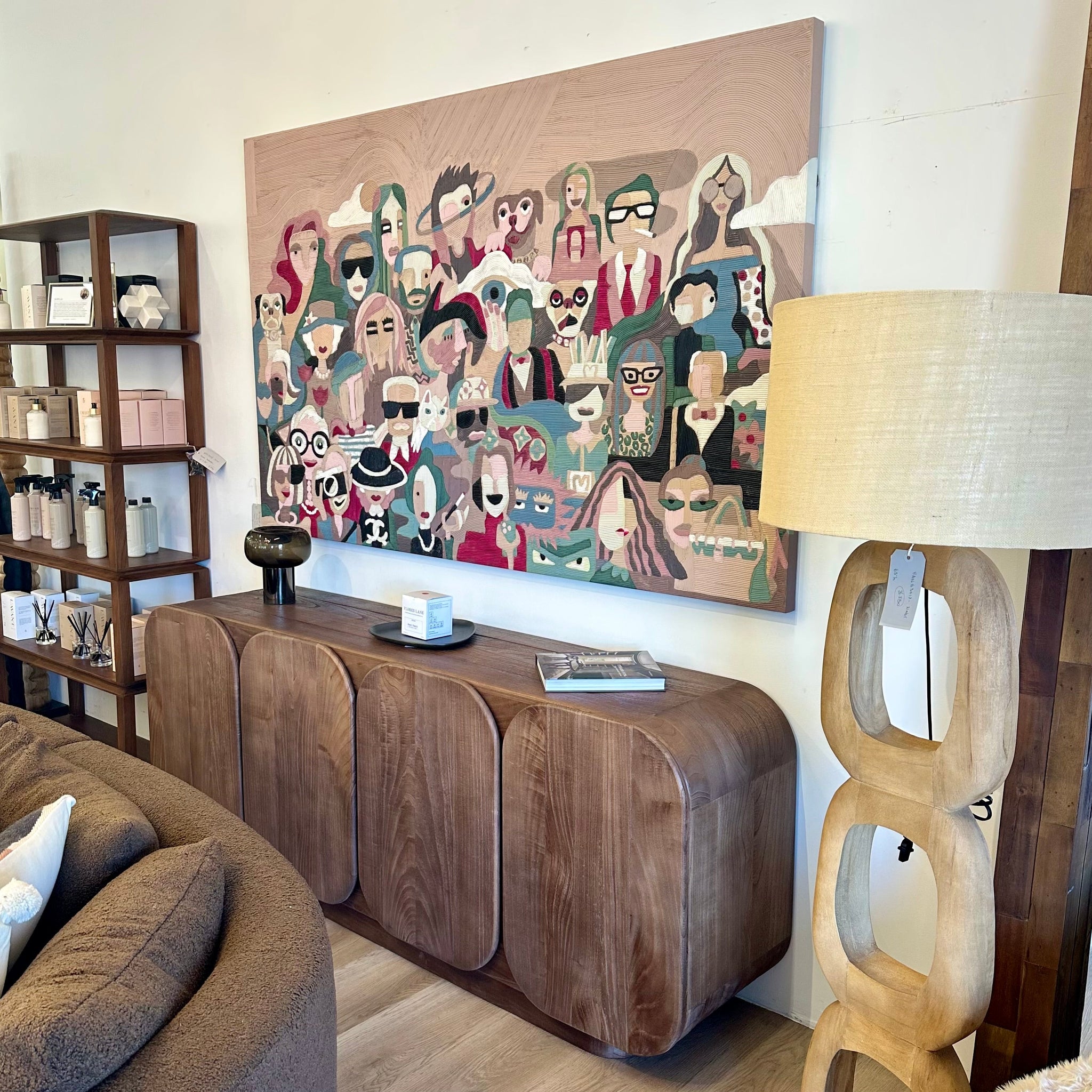 Sideboard (37017-brwn), Floor lamp 63017-nabr), Original Art